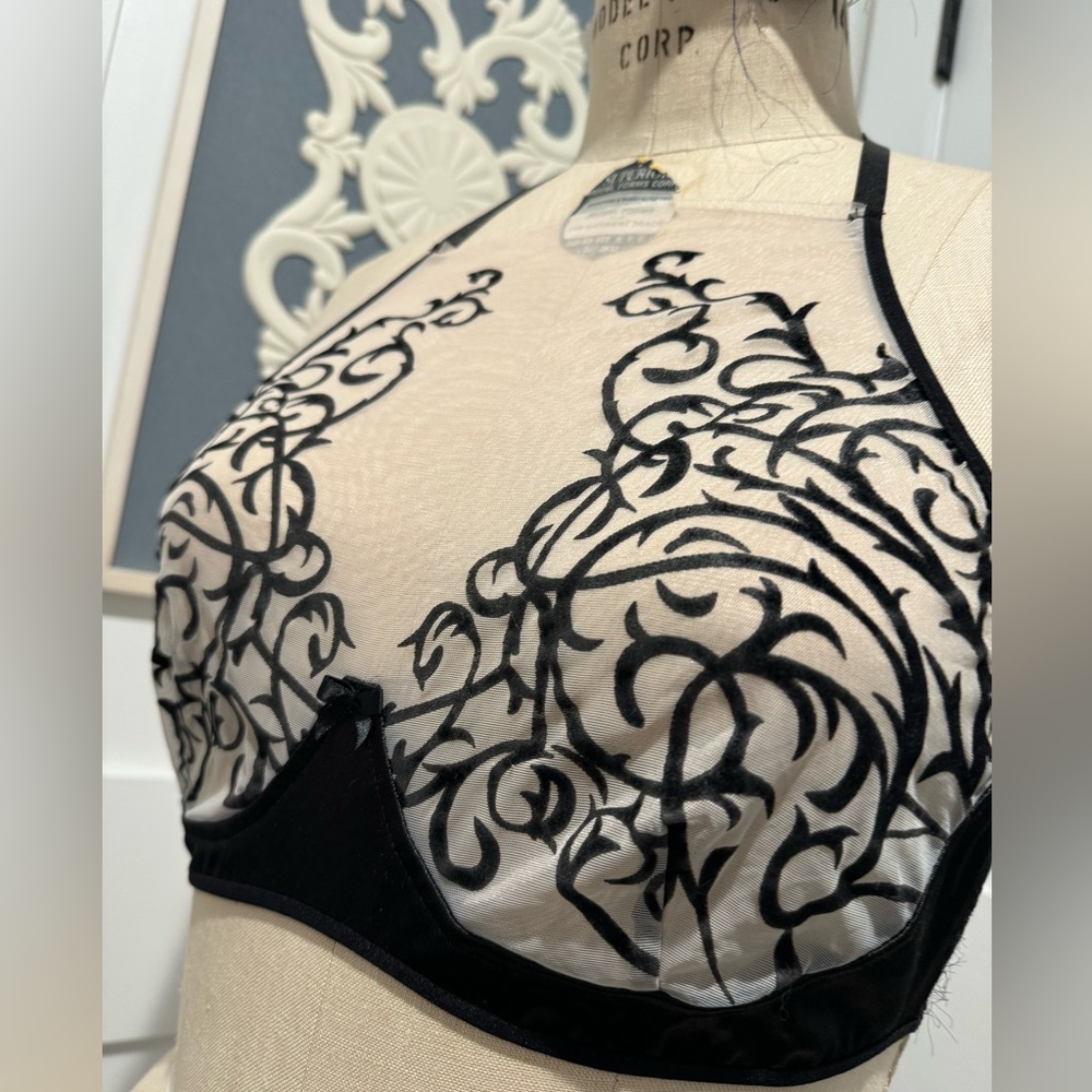 Decorative bra shirt in great condition.